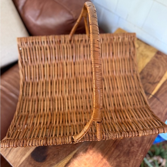 Vintage Made in Madeira Portugal Wicker gathering or Log Basket - Picture 12 of 14